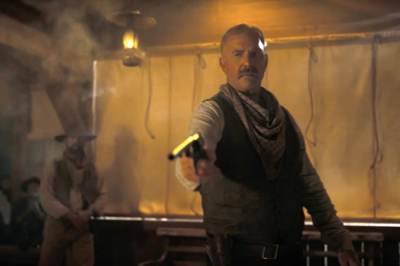 Kevin Costner acuză o dublură din ultimul său film că încearcă să-i distrugă reputația printr-o minciună flagrantă.