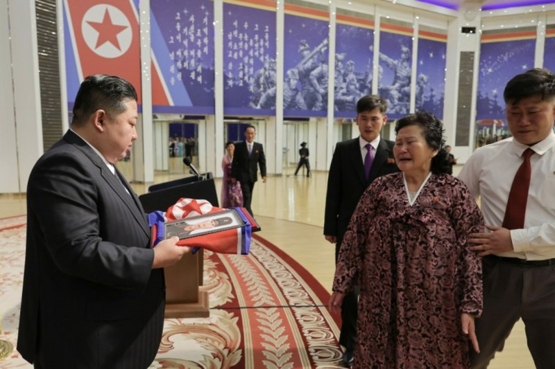 Kim Jong Un promite un trai demn și liniștit pentru familiile celor considerați martiri nord-coreeni, subliniind că nu i-au trimis nici măcar o scurtă scrisoare.