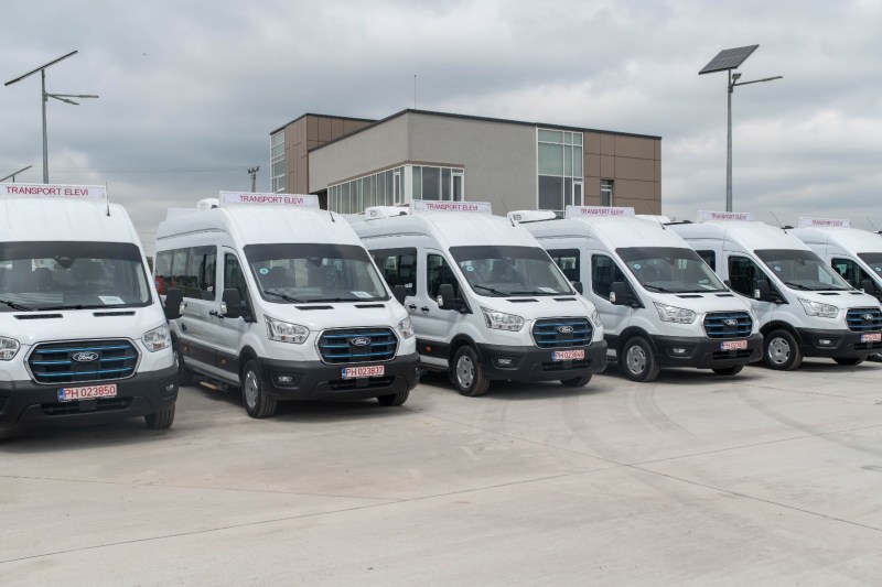 Microbuze școlare electrice achiziționate cu valori umflate de cinci ori față de costul inițial