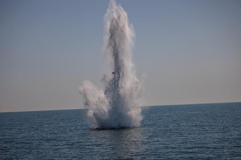 Mină marină depistată pe plaja din Vadu, neutralizată în cursul operațiunilor.