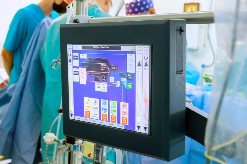 Numărul spitalelor capabile să ofere ECMO, cunoscută drept plămân artificial, se extinde de la 10 la 16.
