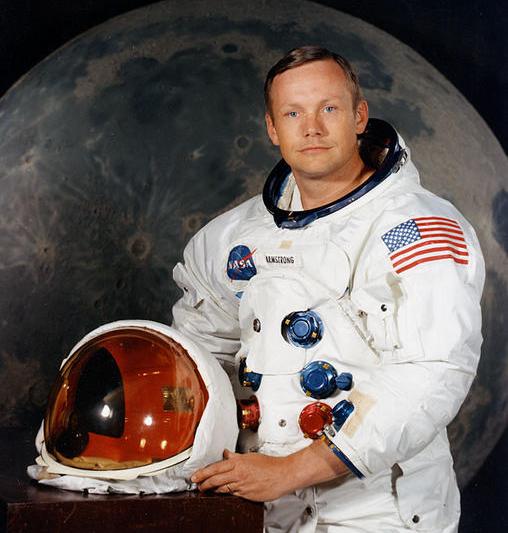 Numerar sau card? Cum a fost refuzată cererea lui Neil Armstrong pentru un card de credit