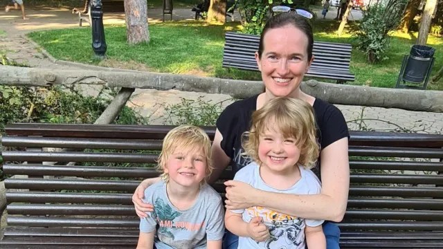 O britanică rezidentă în România de 23 de ani explică cum țara noastră gestionează mai eficient valurile de căldură decât Marea Britanie