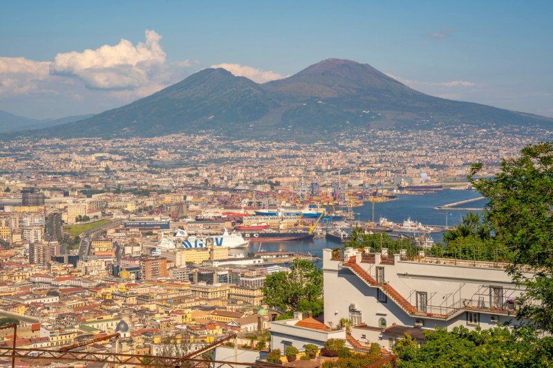 O celebră destinație turistică din Italia, suspendată din cauza incendiilor de vegetație