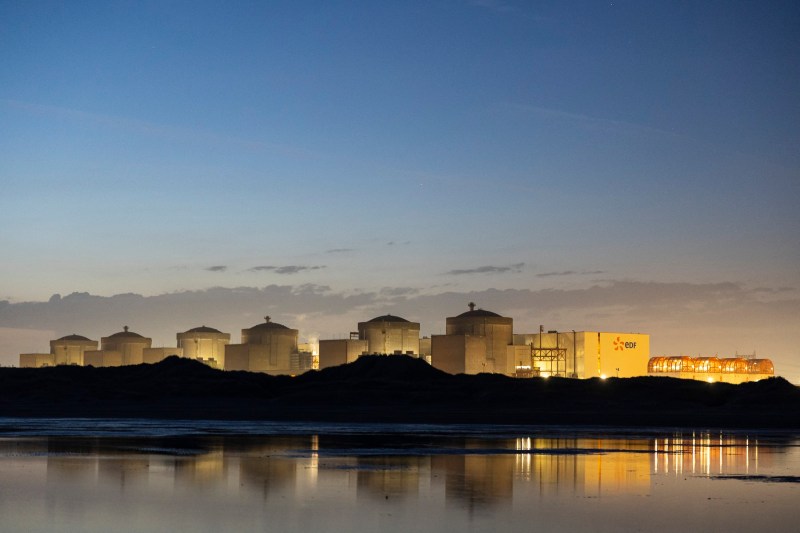 O centrală nucleară în Franța închisă din cauza unei invazii neobișnuite de meduze