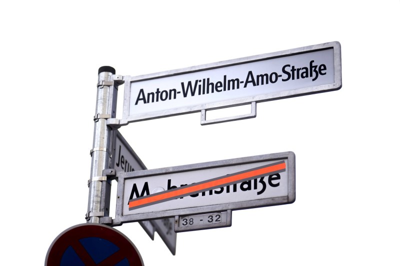 O stradă din Berlin primește un nou nume după trei secole, în semn de recunoaștere a umbrei rasismului asupra istoriei urbane.