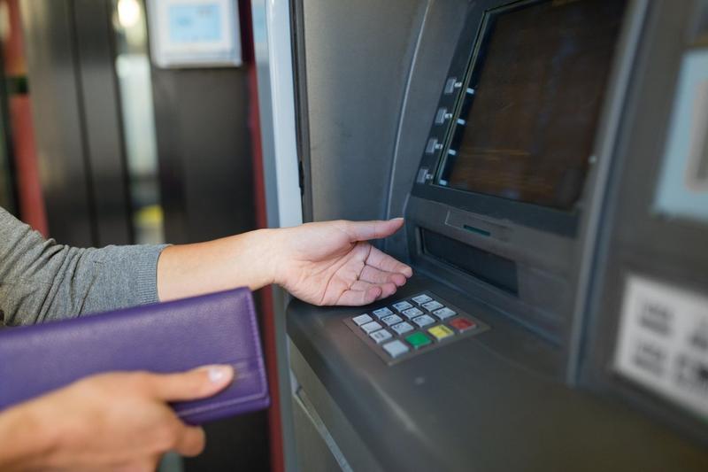 Obligația companiilor de a avea cont bancar: 698.000 de firme fără card, spune Nazare