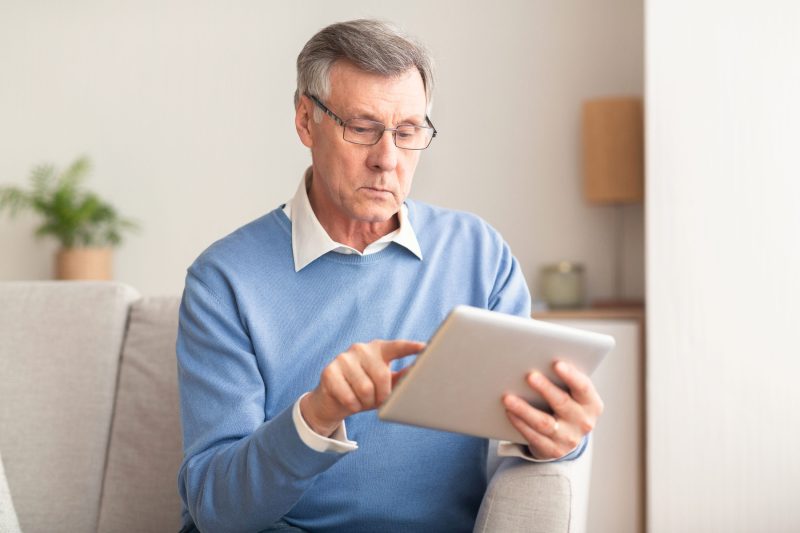 Olandezii înregistrează cea mai ridicată rată de utilizare a dispozitivelor conectate la internet, în timp ce polonezii, bulgarii și românii au valori mai reduse.