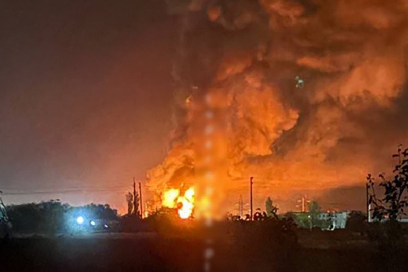 Operațiunile ucrainene, folosind o tactică nouă, generează efecte vizibile în Rusia, iar loviturile coordonate marchează un impact fără precedent.