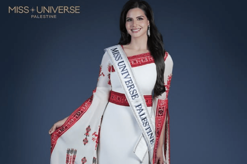Palestina marchează debutul la Miss Universe într-o premieră mondială, purtând mesajul că reprezint vocea fiecărei femei și a fiecărui copil a căror forță merită să strălucească pe plan internațional.