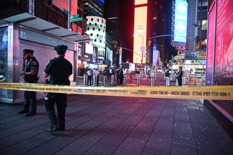 Panica în Time Square: Focuri de armă și mai mulți răniți, moment surprins în imagini VIDEO