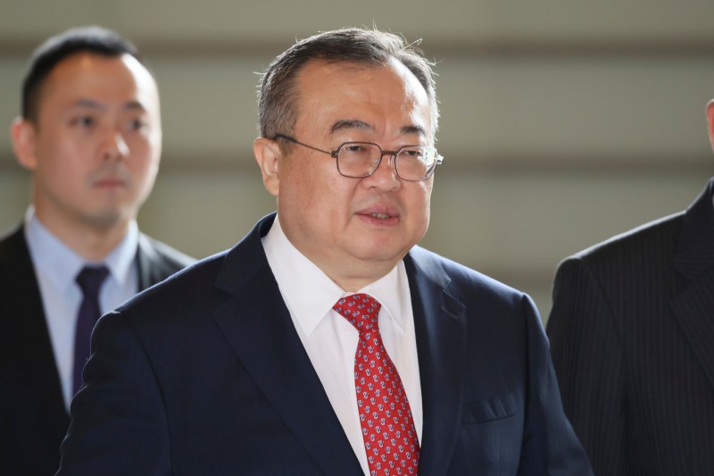Persoana considerată favorită pentru poziția de ministru de externe al Chinei a fost arestată: „Consecințele ar putea fi un gol de putere și mai pronunțat” / Informații despre Liu Jianchao