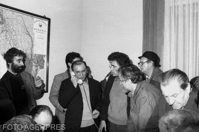 Prima mențiune a lui Ion Iliescu în presă în decembrie 1989: Articolul „Recunoștință fierbinte Armatei Române”