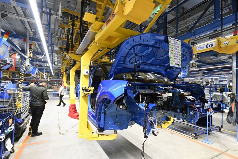 Producător auto renumit dezvăluie inovații majore pentru camionete electrice la prețuri accesibile