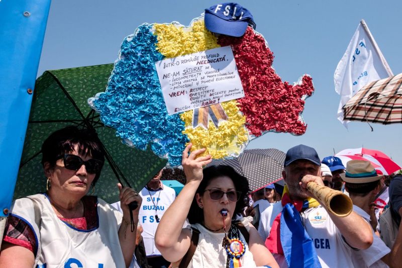 Profesorii amenință cu boicotul la începutul noului an școlar după discuțiile cu premierul Bolojan