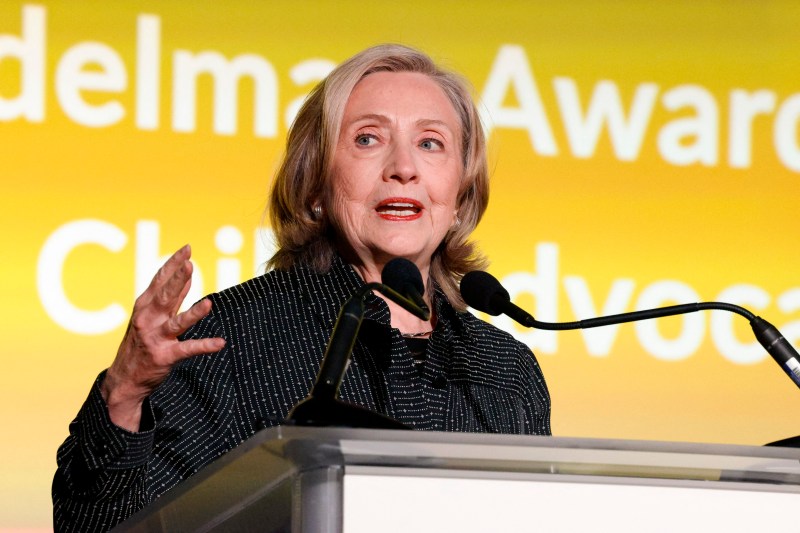 Propunere de ultimă oră a lui Hillary Clinton către Trump înaintea întâlnirii cu Putin.