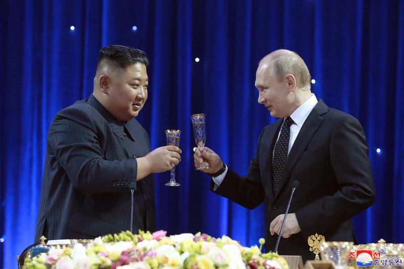Putin laudă contribuția eroică a trupelor nord-coreene într-un mesaj oficial adresat Phenianului.