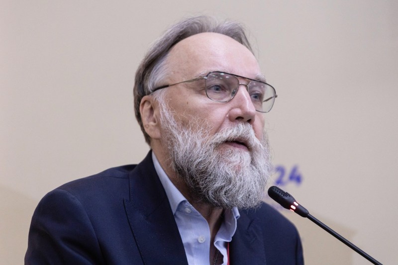 „Rasputinul lui Putin” susține că locuitorii ruși sunt supravegheați prin aparatele casnice și, adresându-se „patrioților cinstiți”, dezvăluie identitatea despre care vorbește ca „Diavolul”.