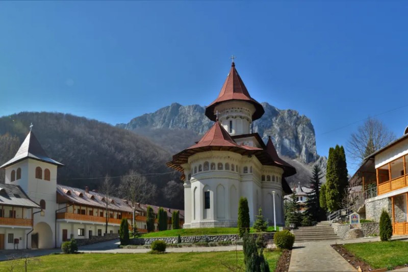 România în liniste: localități în care în ultimii cinci ani s-au născut doar trei copii. Într-o comună cu zece sate, natalitatea s-a limitat la trei nașteri.