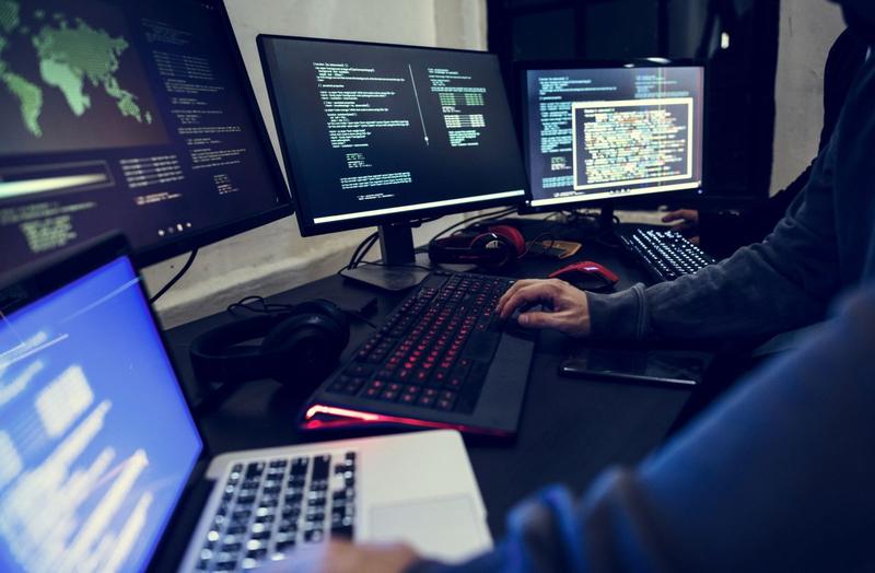 Stat membru al flancului estic al NATO, afectat de un atac cibernetic ce amenință să lase fără apă un oraș important