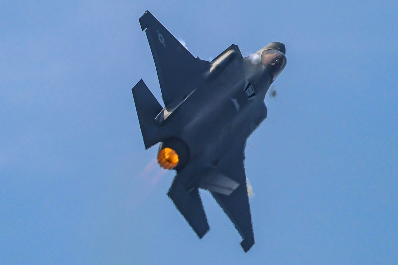 Tarifele impuse de Trump periclitează o afacere majoră cu avioane F-35 între SUA și Elveția
