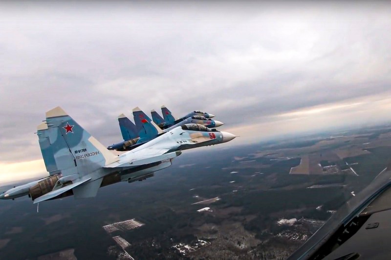 Trei bombardiere supersonice Su-24 și două avioane de luptă Su-30SM ale Rusiei, lovite într-un atac în Crimeea, conform SBU