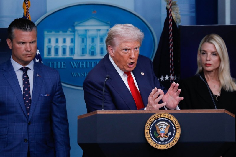 Trump ia decizia „în ultima clipă” în disputa comercială cu China