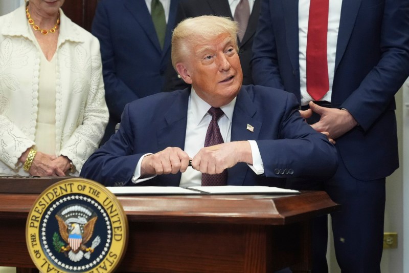 Trump introduce tarife vamale semnificative, afectând numeroase țări sărace din lume