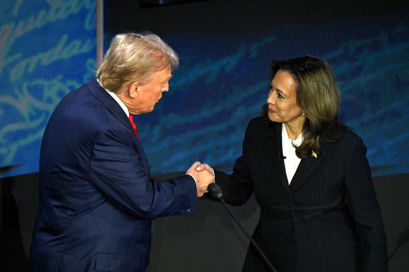 Trump retrage protecția oferită de Secret Service pentru un fost adversar politic; securitatea este retrasă și pentru alte foste demnitari.