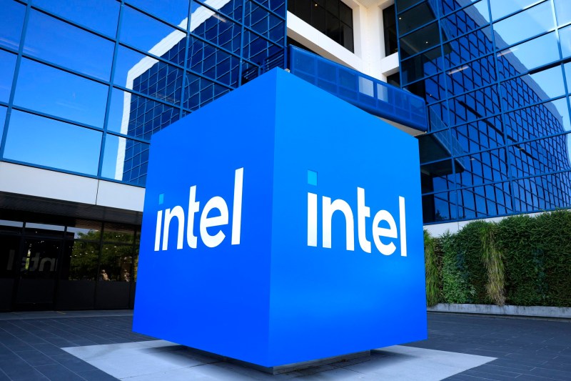 Trump solicită demisia CEO-ului Intel pe fondul preocupărilor legate de China