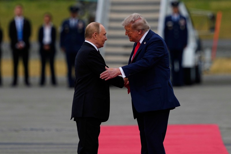 Trump vorbește despre eliminarea votului prin corespondență, după ce a afirmat că Putin susține această idee în contextul reuniunii din Alaska.