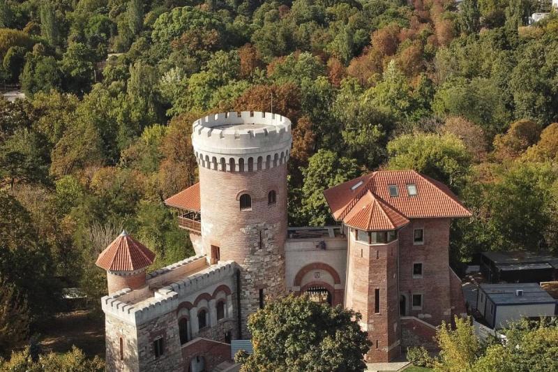 Turnul lui Țepeș Vodă din București: secretele unui monument unic, construit în jurul unui rezervor de apă și recent restaurat.