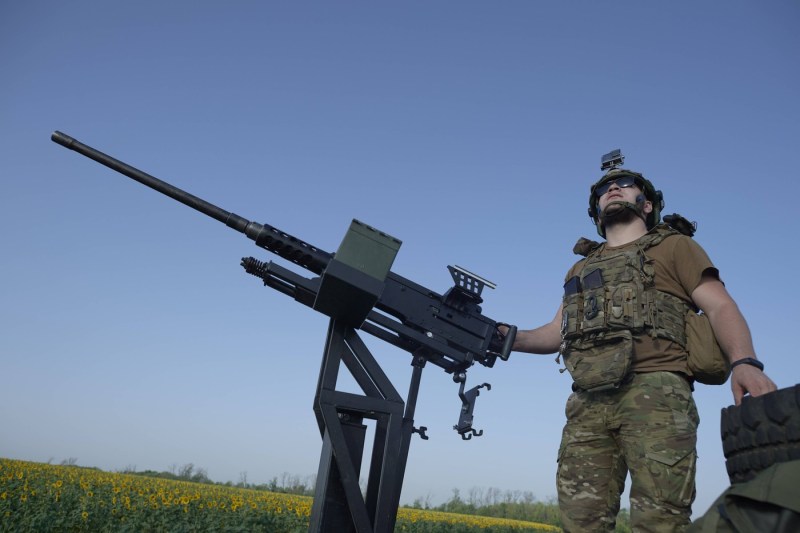 Ucraina afirmă că frontul din est s-a stabilizat înaintea summitului dintre liderii SUA și Rusia, după o ofensivă rusă accelerată în acea zonă.