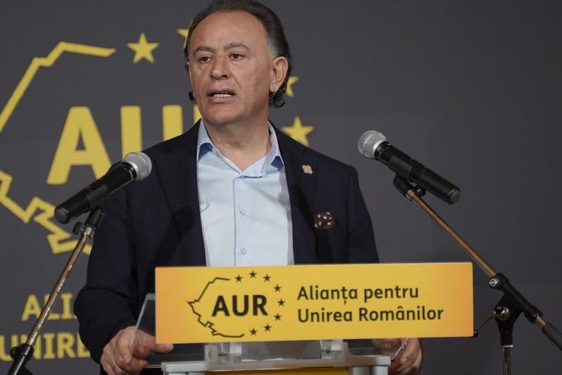 Un parlamentar AUR își exprimă dezacordul față de afirmațiile din lumea politică, susținând că lipsa muncitorilor asiatici ar afecta aproximativ 30% dintre firmele românești, generând un risc semnificativ pentru activitatea economică.