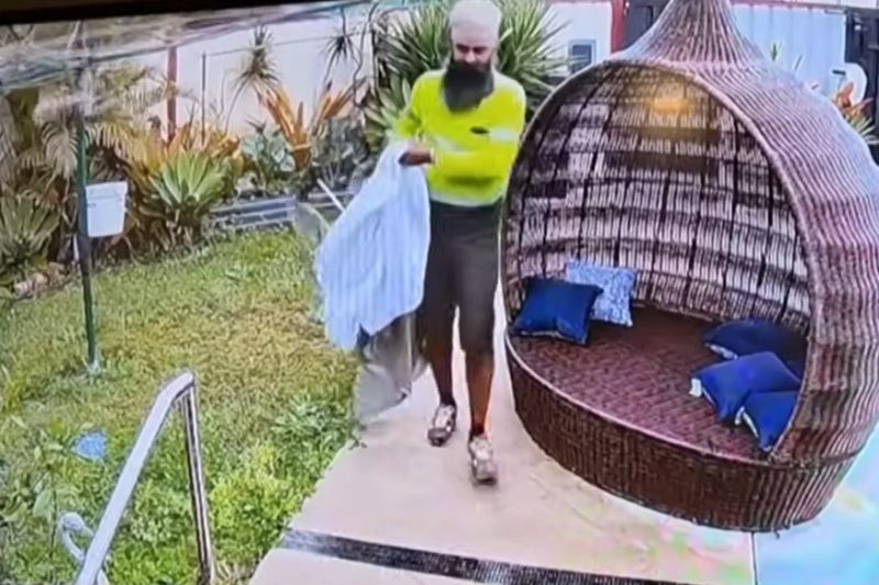 Un poștaș originar din India a fost privit ca un exemplu de empatie după un gest scurt de generozitate, realizat în timpul serviciului, în Australia.