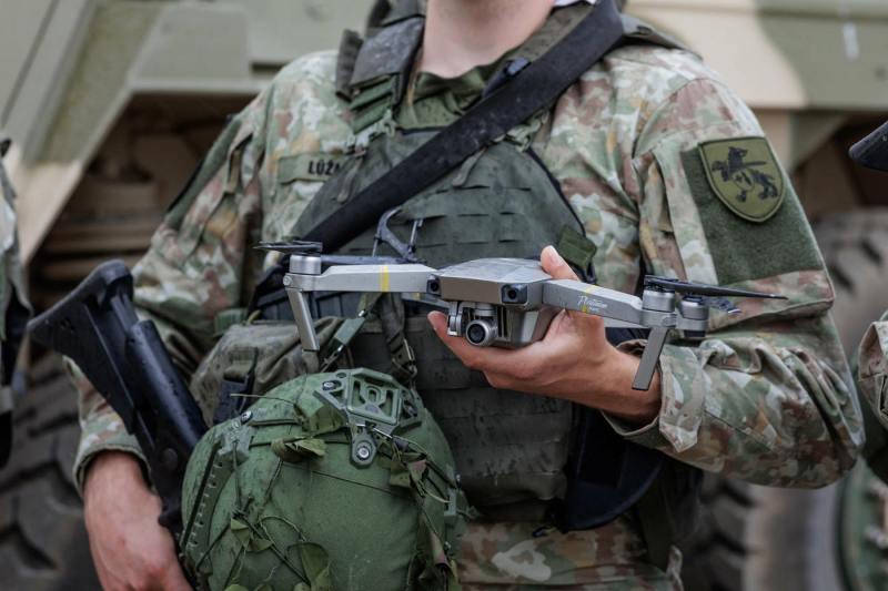 Un stat membru UE își pregătește copiii să manevreze drone pentru a contracara amenințările externe