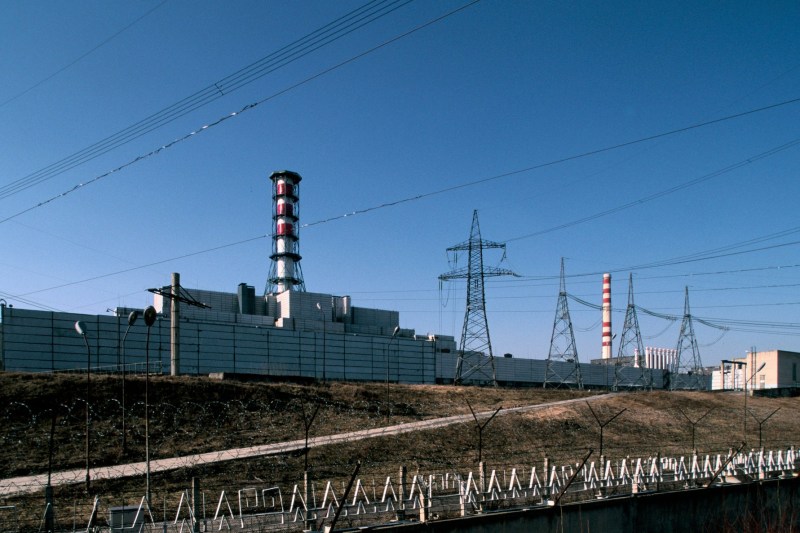 Una dintre cele mai mari centrale nucleare din Rusia, însoțită de un uriaș terminal petrolier, a fost vizată de atacuri ale forțelor ucrainene, iar Moscova reacționează.