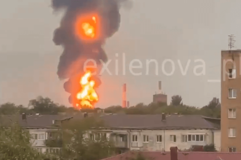 VIDEO: Drone lovesc puternic zone industriale ruse, provocând incendii masive la rafinării de petrol