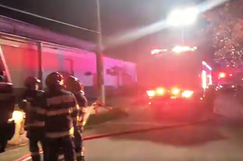 VIDEO Explozie și incendiu major la fabrica de armament din Cugir: Intervenție cu roboți și mesaj RO-Alert emis