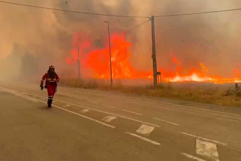 VIDEO Incendii devastatoare în nord-vestul Spaniei. Evacuări masive și sit UNESCO în pericol