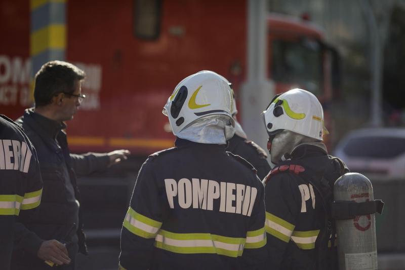VIDEO Incendiu devastator în Mamaia: Fostul club Bellagio, mistuit de flăcări. Clădire abandonată, cuprinsă de foc