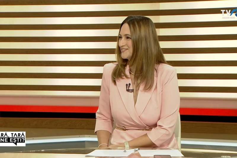 VIDEO O jurnalistă își aduce soțul ca invitat în emisiunea sa de la TVR: „Sunteți un model de urmat”
