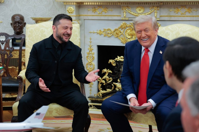 Video: Trump și Zelenski în Biroul Oval – atmosferă diferită, patru mulțumiri și detalii nerostite