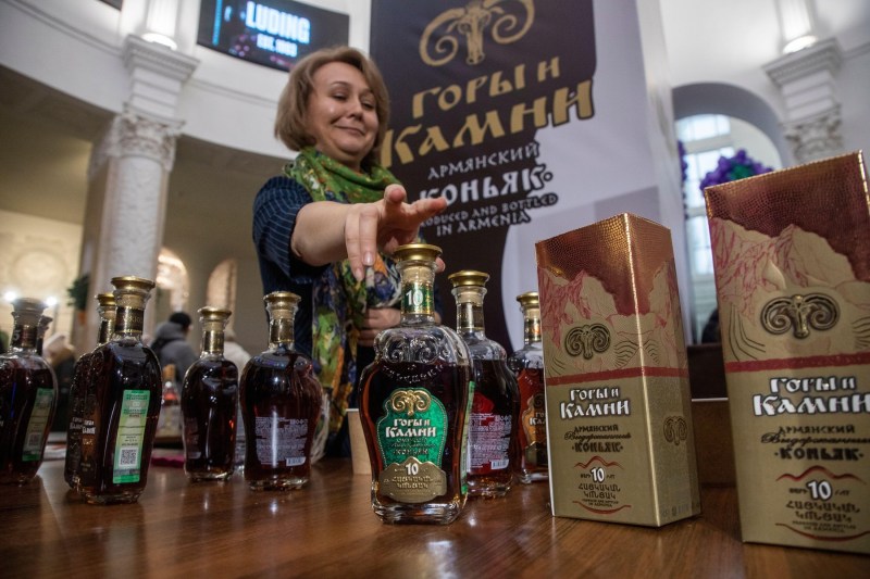 Zece persoane și-au pierdut viața după consumul unui lichior georgian falsificat într-o populară stațiune turistică din Rusia