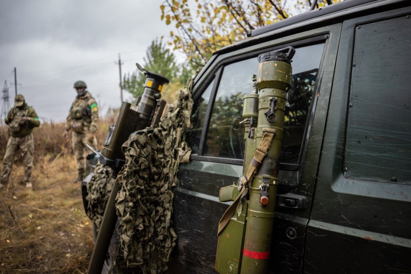 Administrația de la Washington a autorizat primele livrări de armament din stocuri americane către Ucraina, finanțate de aliați din NATO.