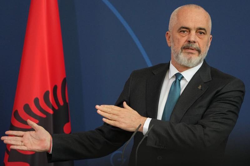 Albania desemnează un bot AI în funcția de ministru pentru combaterea corupției