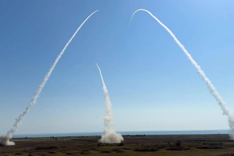 Armata Română testează sistemele HIMARS în cadrul unui exercițiu cu trageri reale la malul mării