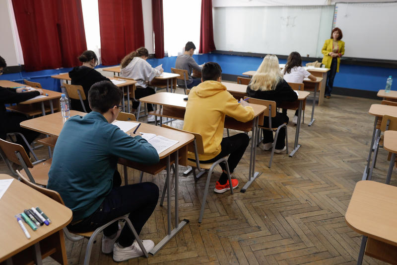 AUR solicită ca elevii și cadrele didactice să cânte imnul național și să rostească rugăciunea Tatăl nostru la începutul fiecărei zile de școală.