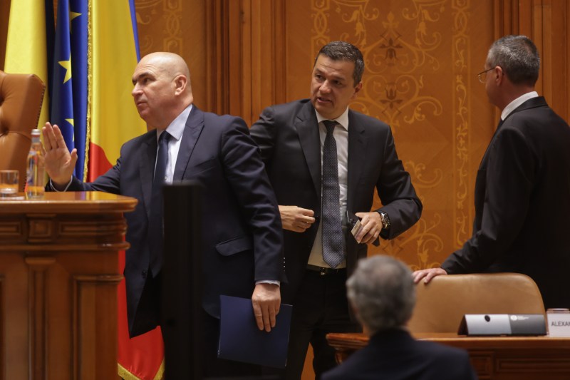 Austeritatea nu a ajuns încă la sediile partidelor. În timp ce Guvernul Bolojan își asumă răspunderea în fața Parlamentului, finanțarea politică din subvenții rămâne neschimbată, iar milioanele de euro continuă să curgă.