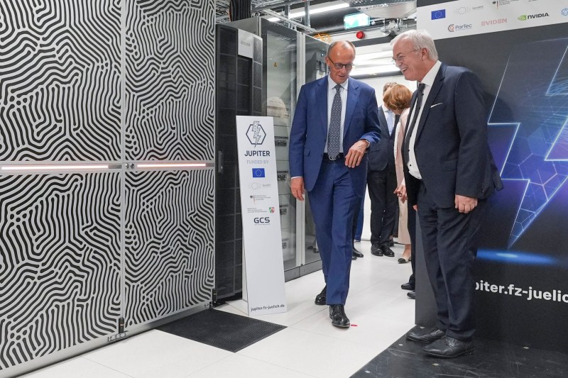 Cel mai performant supercomputer din Europa a fost inaugurat în Germania, iar Cancelarul Friedrich Merz a subliniat obiectivul țării de a deveni o națiune axată pe inteligența artificială.